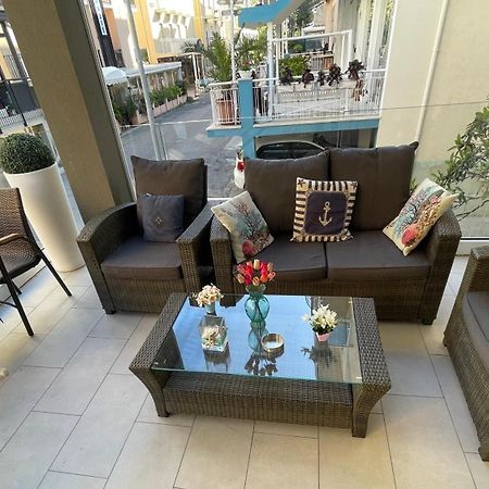 Hotel Vienna Rivazzurra Римини Экстерьер фото