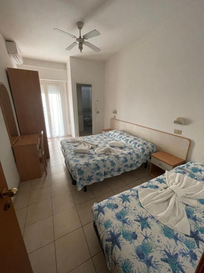 Hotel Vienna Rivazzurra Римини Экстерьер фото
