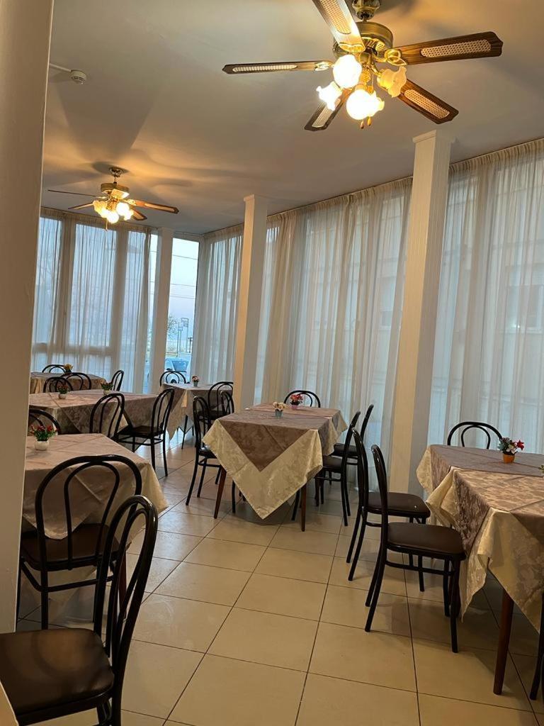 Hotel Vienna Rivazzurra Римини Экстерьер фото