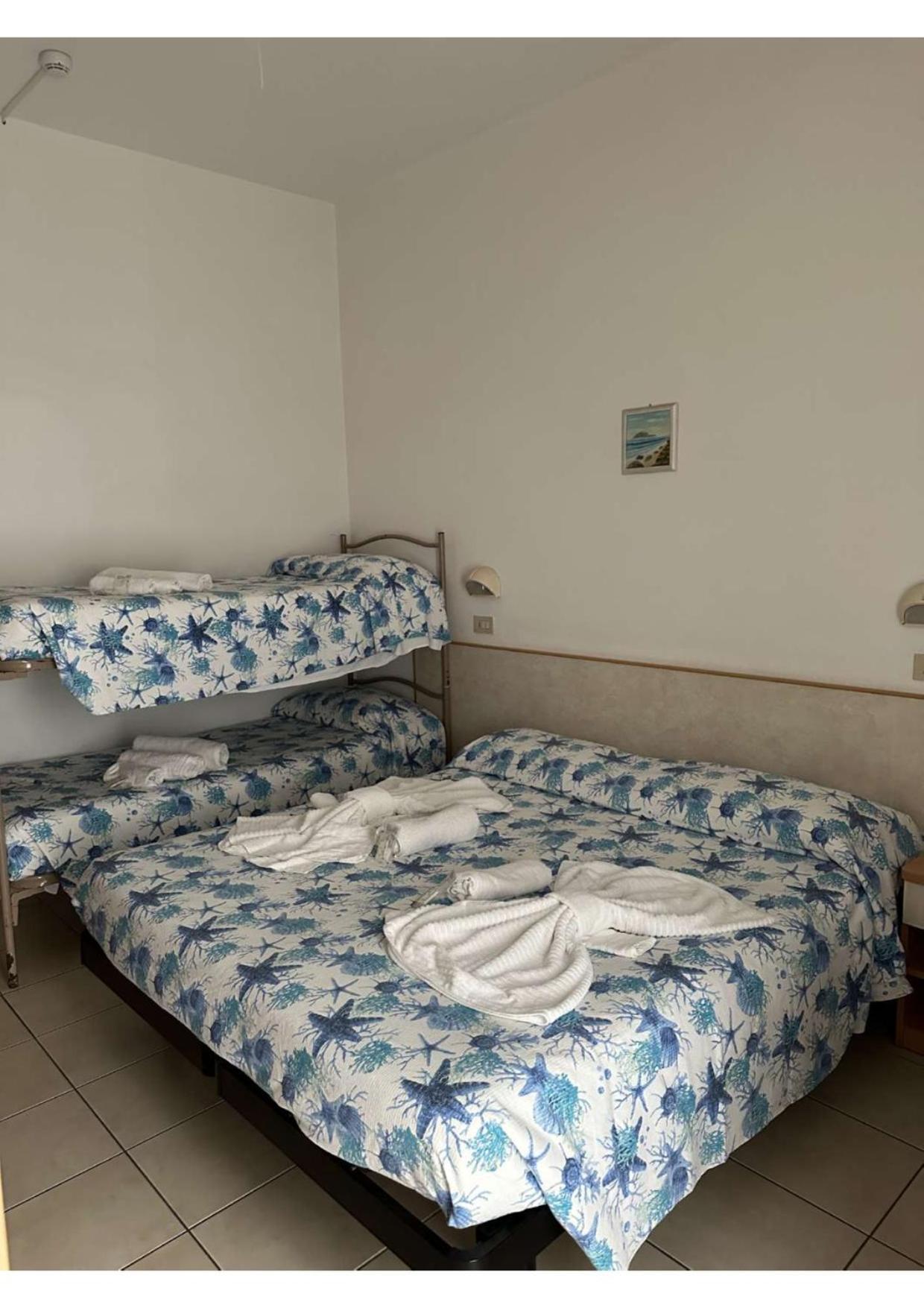 Hotel Vienna Rivazzurra Римини Экстерьер фото