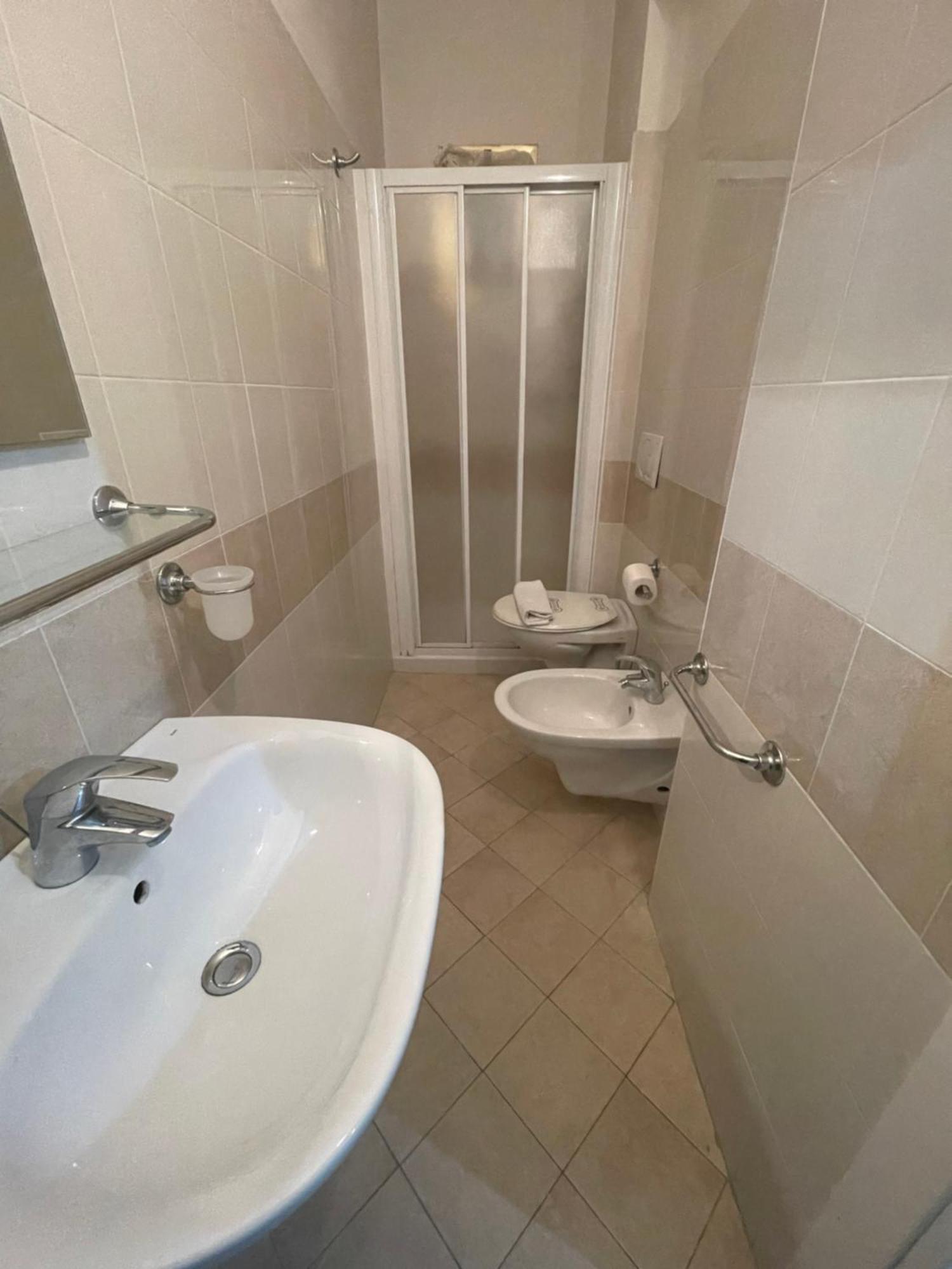 Hotel Vienna Rivazzurra Римини Экстерьер фото