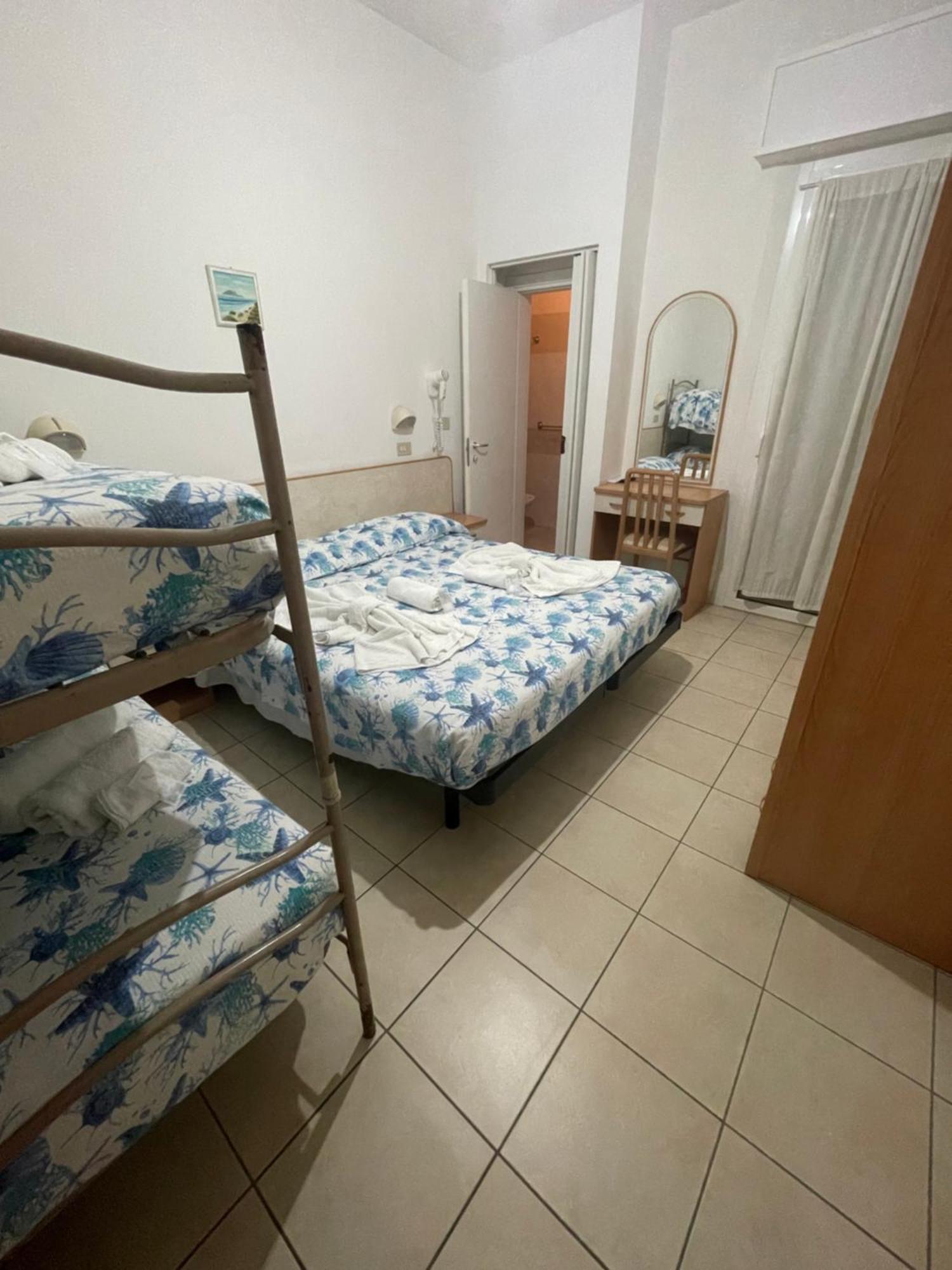 Hotel Vienna Rivazzurra Римини Экстерьер фото