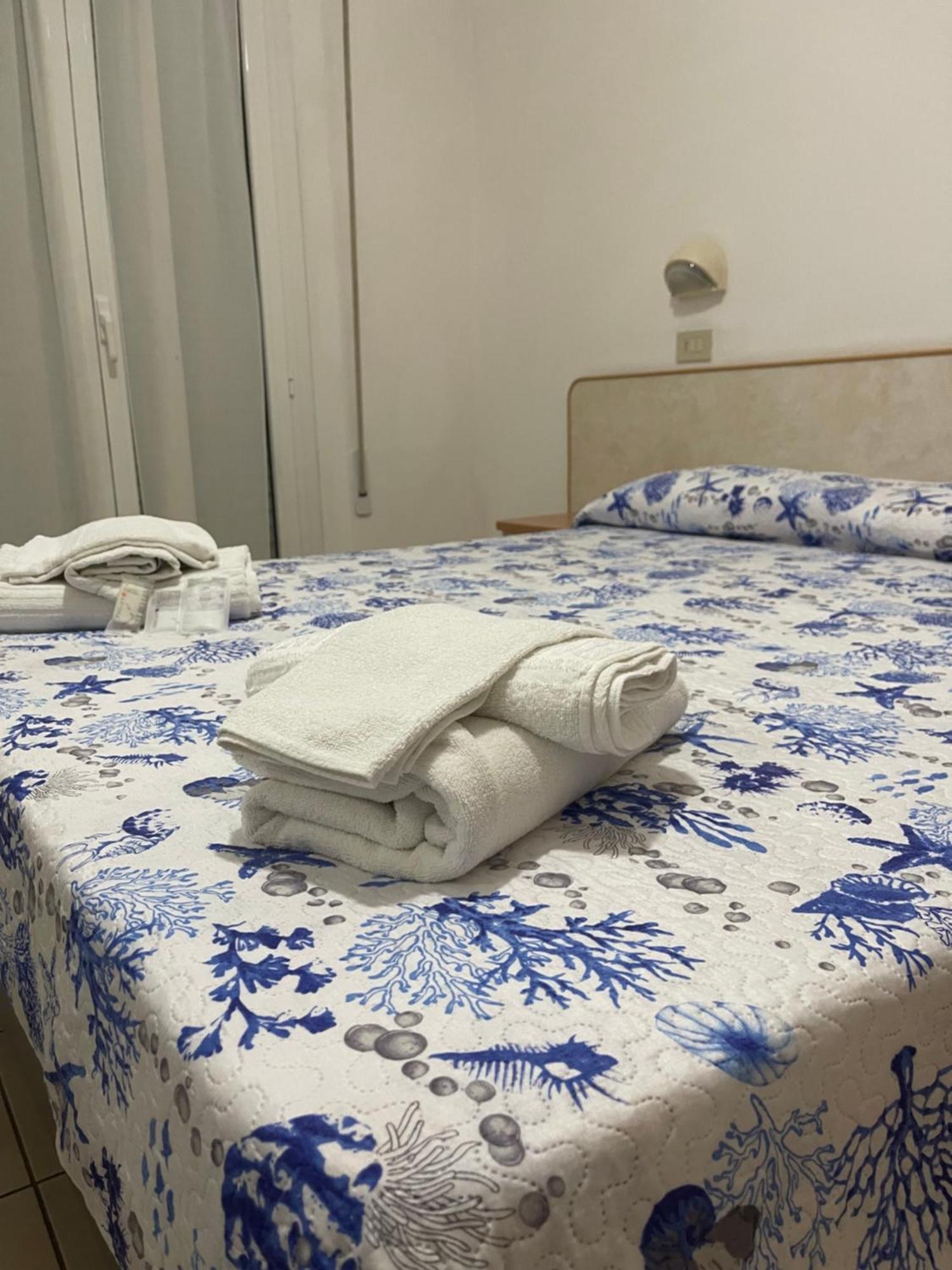 Hotel Vienna Rivazzurra Римини Экстерьер фото