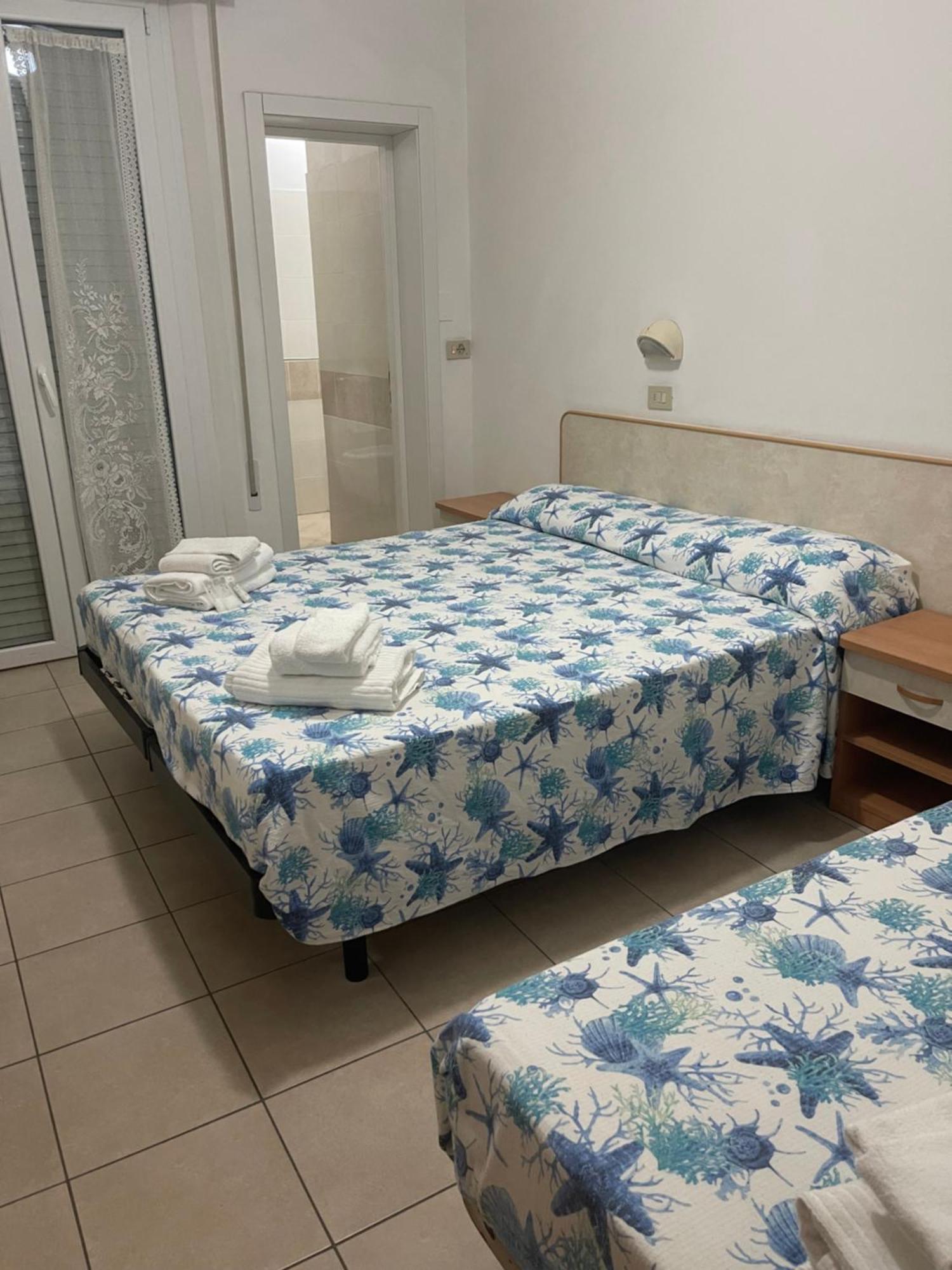 Hotel Vienna Rivazzurra Римини Экстерьер фото