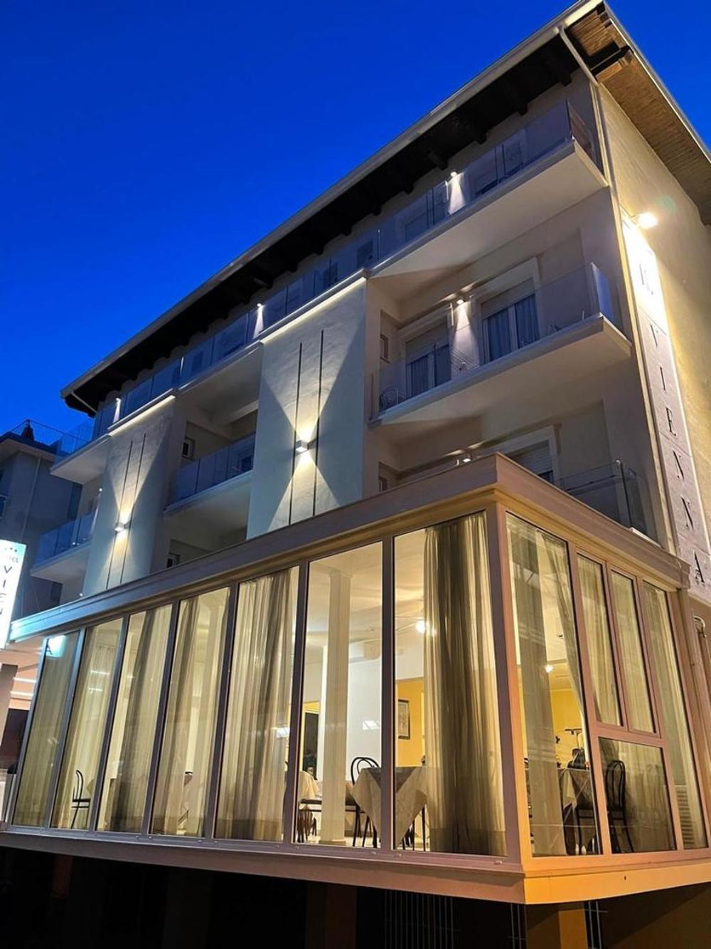 Hotel Vienna Rivazzurra Римини Экстерьер фото